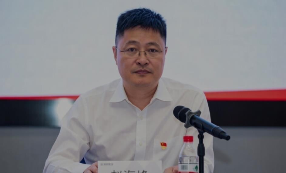 招商蛇口前老总，把一个20多岁的女孩打到重伤二级。
原因呢？
就因为女孩没陪他喝