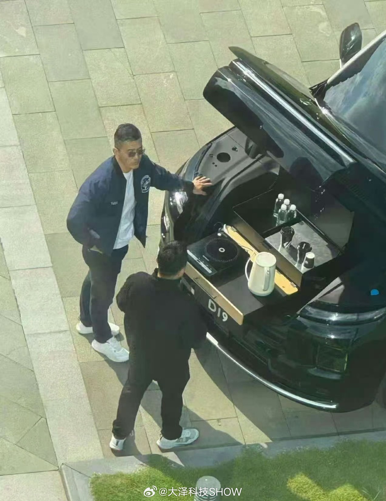 零跑 D19 这个前备箱都能当个小厨房了，没事儿煮个面刷个小火锅，看来要重新定义