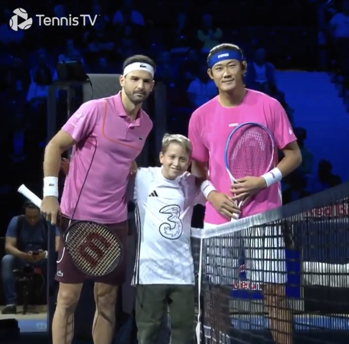 张之臻输掉粉色大战，维也纳站也一轮游。首次和迪米交手，其实张之臻整场发挥不错，第