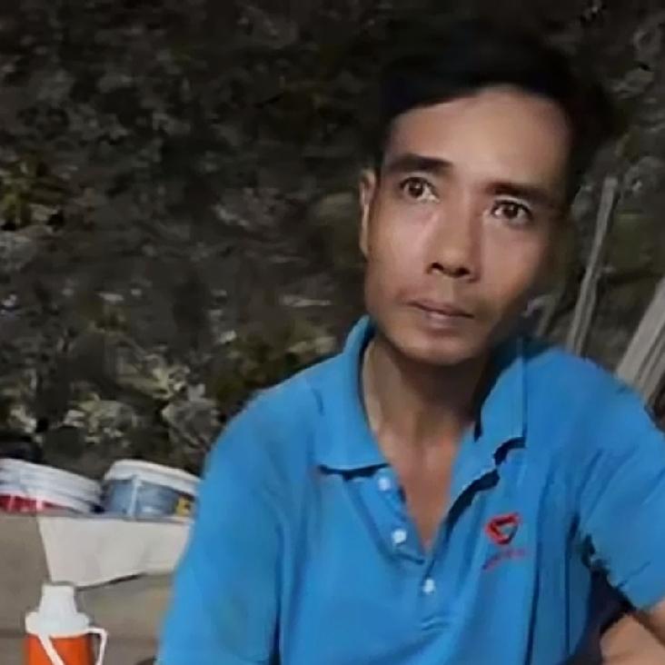 胡叔叔真的很正常，小松的工地要放假了，因为过节大家准备休息几天，小松问胡子叔叔是