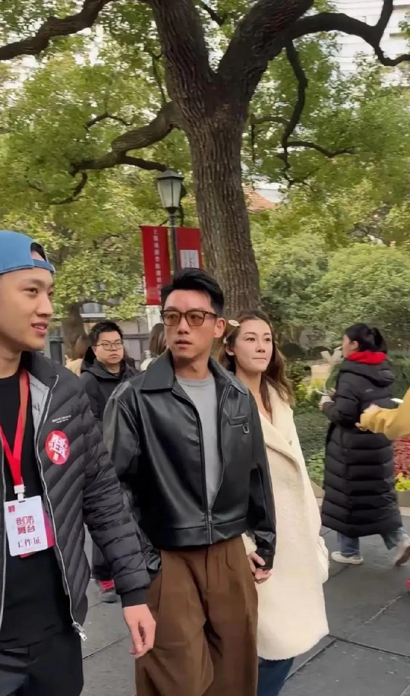 在娱乐圈这纷繁复杂的大染缸里，有这样一对璧人，宛如清泉般纯净美好。他们走到哪里，
