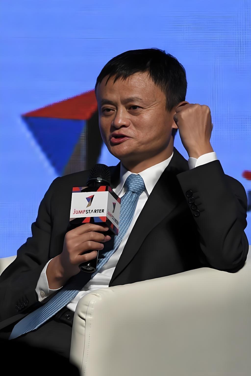 一夜之间，全香港人知道了，14亿人也知道了。

香港福苑小区大火，全中国的人都在