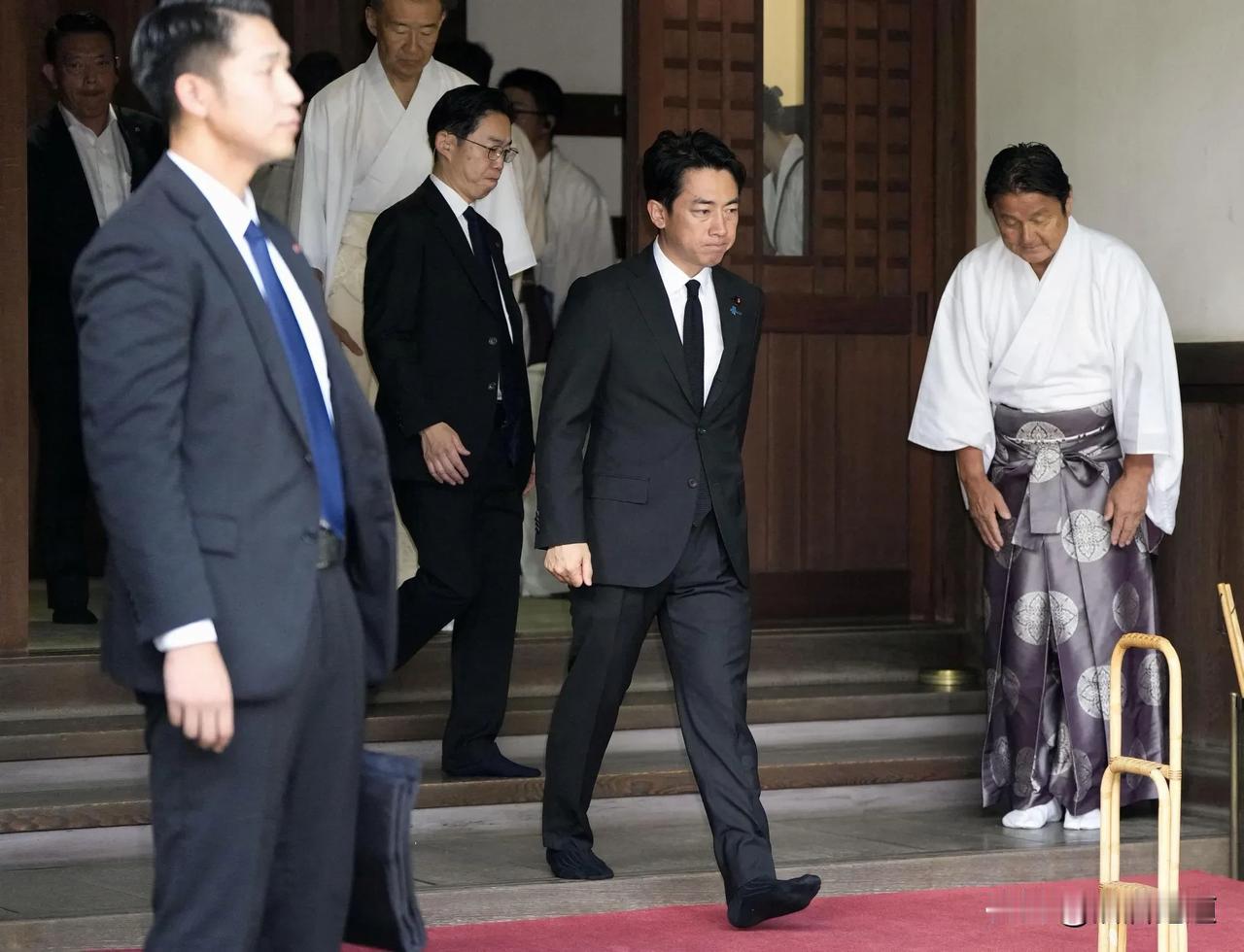 针对日本防卫大臣小泉进次郎等参拜靖国神社，台湾外事部门今天说，“尊重日本社会对历