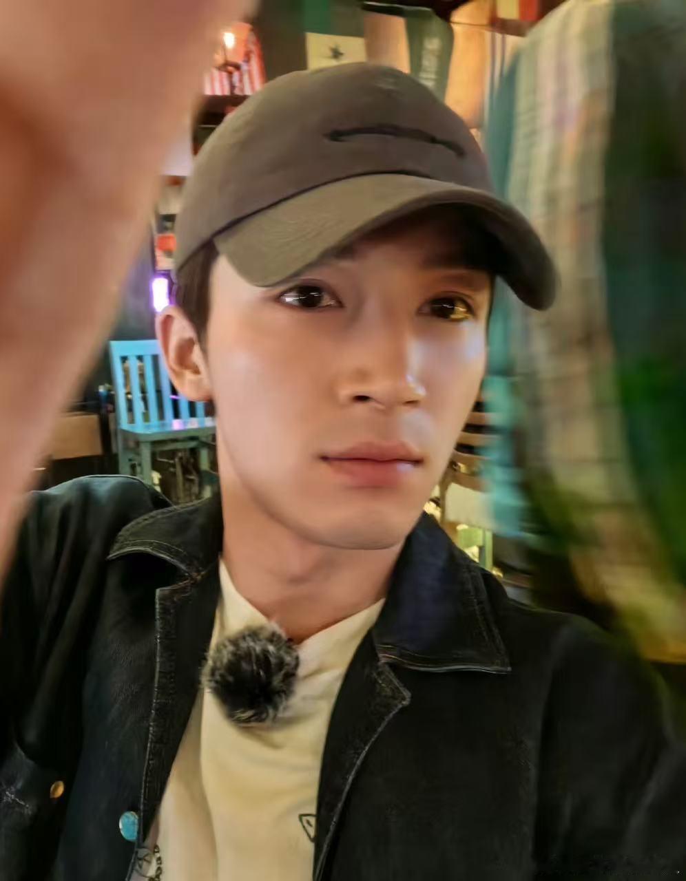 王星越花少文案好会绕王星越说花少第一天发生很多事花儿与少年王星越这文案也太绕了吧