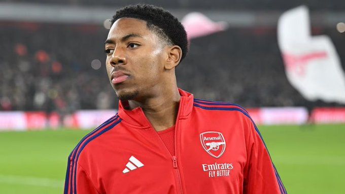 天空体育Danyal Khan阿森纳的刘易斯斯凯利也是曼联今夏潜在左后卫名单上的