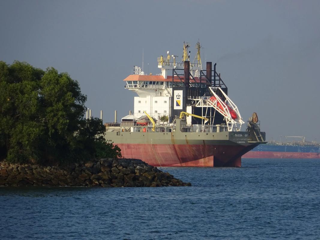 离谱反转！美军封锁霍尔木兹海峡，刚放咱家油轮通过，转头就反悔拦截，自乱阵脚的样子