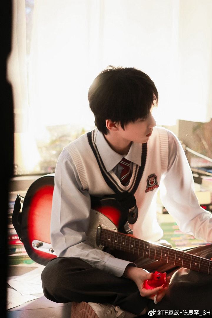 陈思罕 你好我是陈颂从舞台到荧幕，从热爱到角色以初心赴邀约，以真诚演故事你好陈思