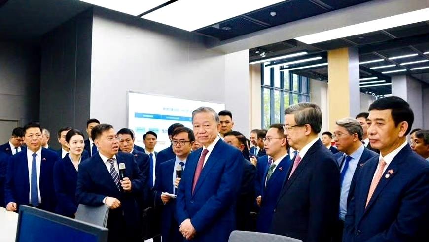 🇻🇳🇨🇳苏林参访雄安新区。
4月14日上午，苏林率越南访问团参访雄安新区