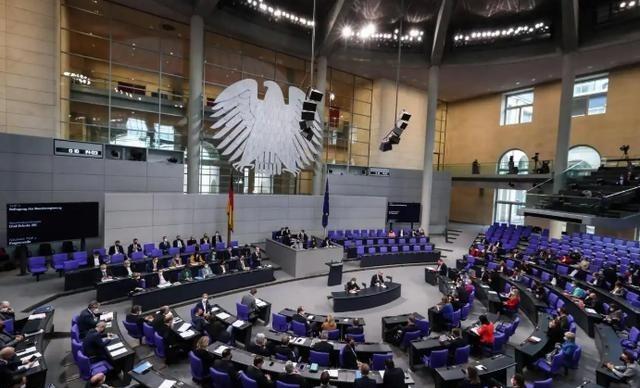 我们又要见证历史了？近日，德国联邦议会以323票赞成、272票反对的表决，正式通