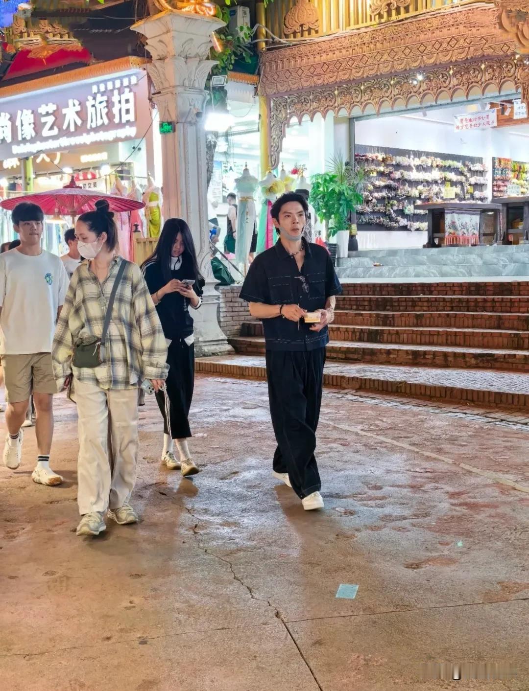 怪不得向太那么喜欢郭碧婷，她真的是豪门媳妇里的一股清流，完全就是一副贤妻良母，勤