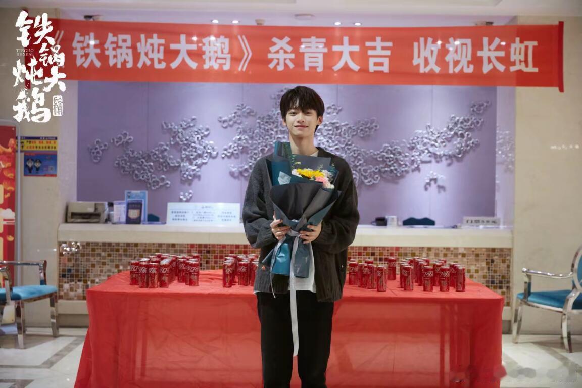 梓渝[超话]24年在丹东拍戏的梓渝这剧咋还不上看梓渝的介绍图发现了这个剧名《铁锅
