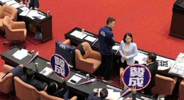 韩国瑜召集协商结果出炉，52名蓝委有望全部投入辅选！由于此次参与县市角逐的立院民