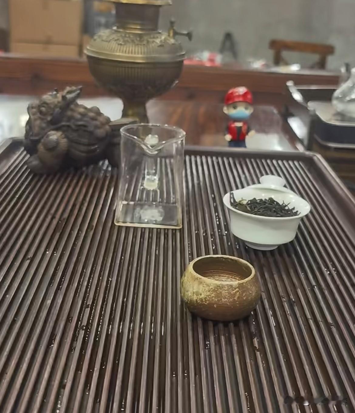 上联：酒里忧愁少
  下联：茶中话语多