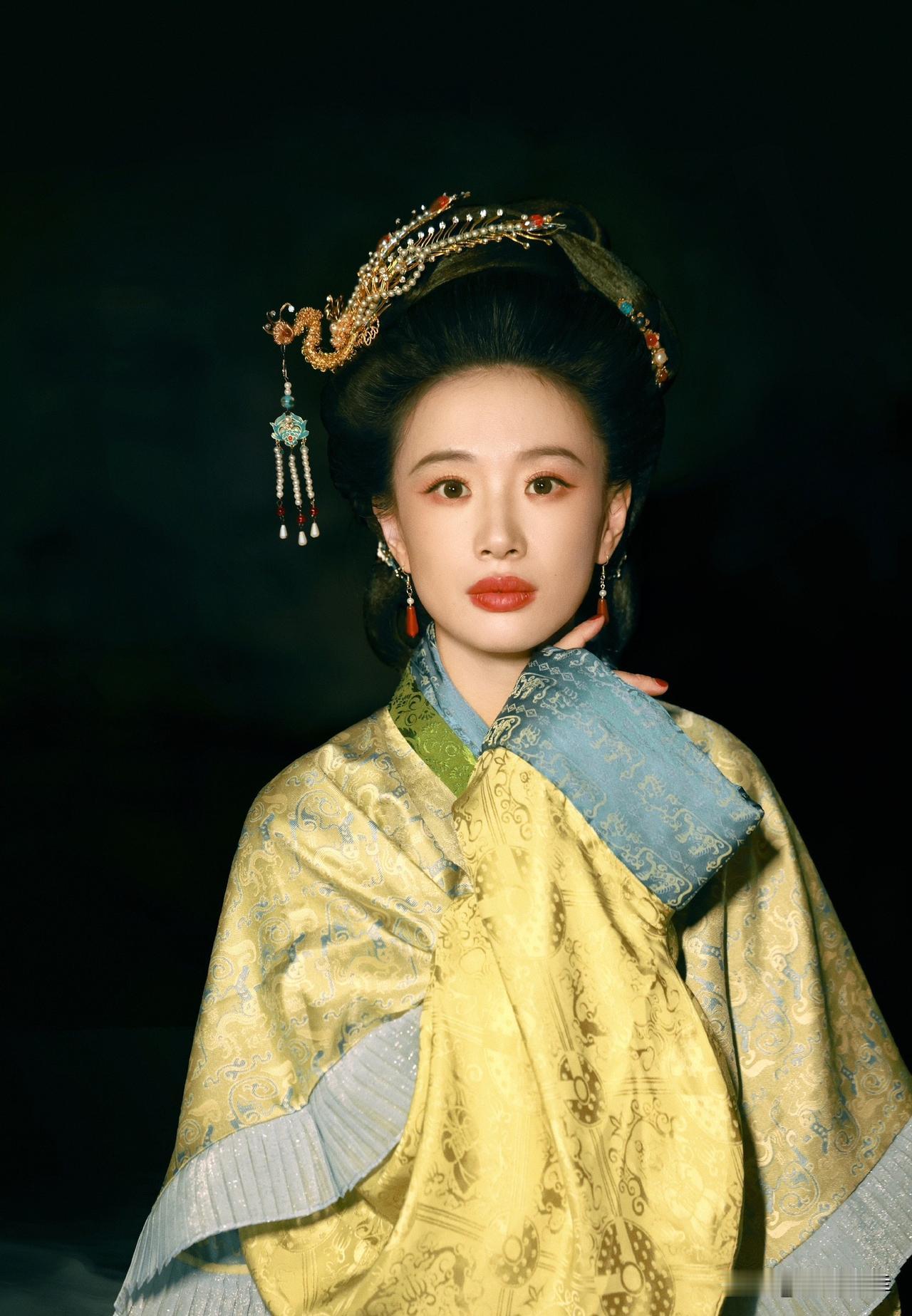 真是江山易改，本性难移。李梦早年因耍大牌传闻被电影圈弃用，转战电视剧圈，靠着《墨