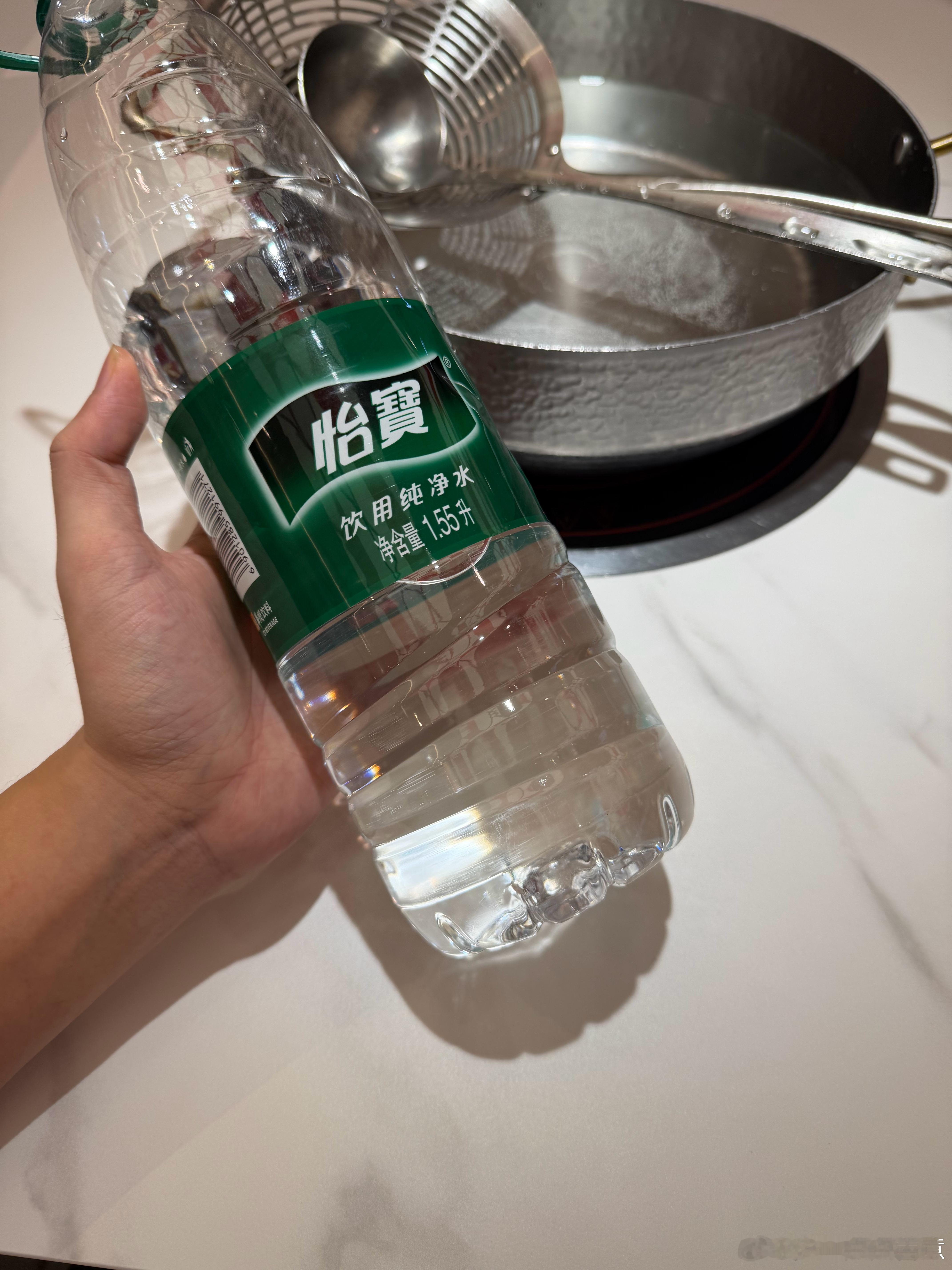 好苦  好丢人  为了省钱  点了纯净水锅底  服务员一直用不好的眼神看我 好不