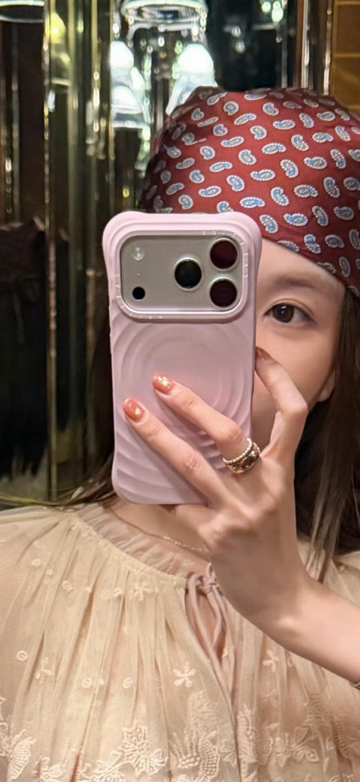 富人新标识：iPhone戴casetify手机壳！ 