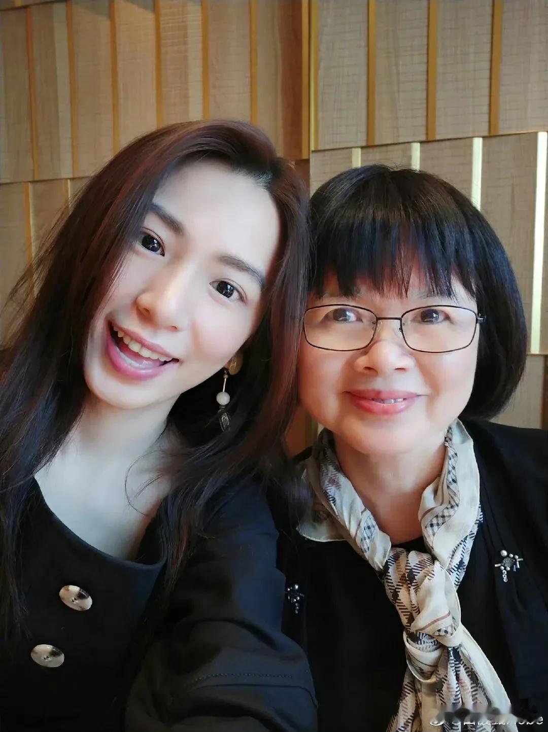 田馥甄妈妈回应了：甄没问题！

如果肯定没问题，那为什么田馥甄自己不回应，却要让