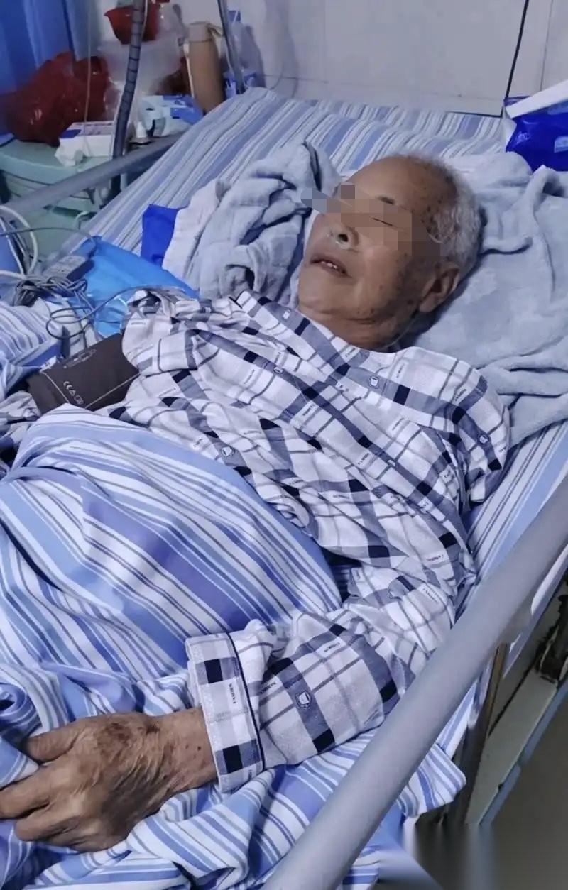 “讹天讹地讹空气！”重庆一名 66 岁大爷，每月花 1350 元包揽了街头泊位当
