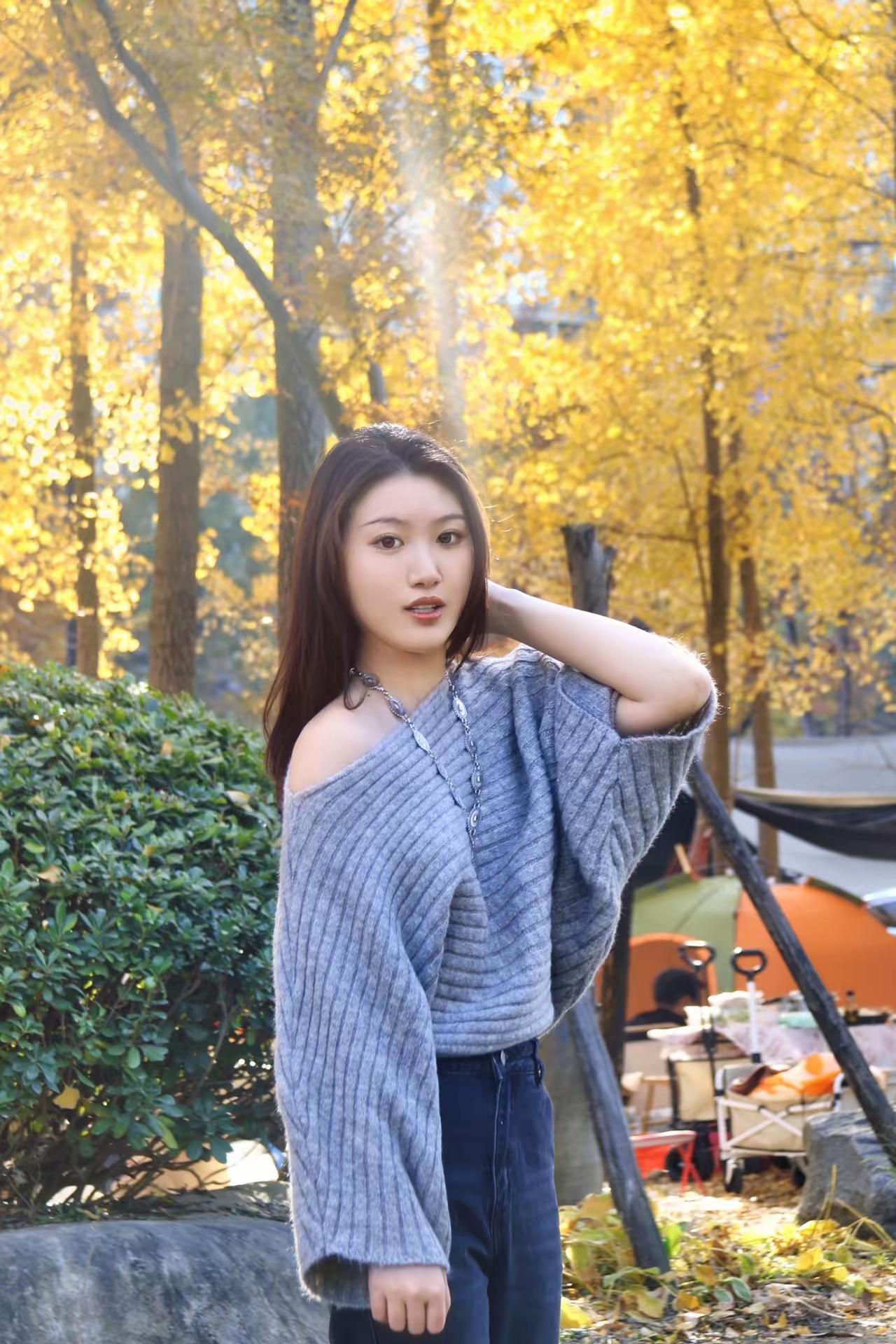 知己，因懂得而默契，因相知而相惜。无欲无求，是一份纯净的念；不惊不扰，是一个心灵