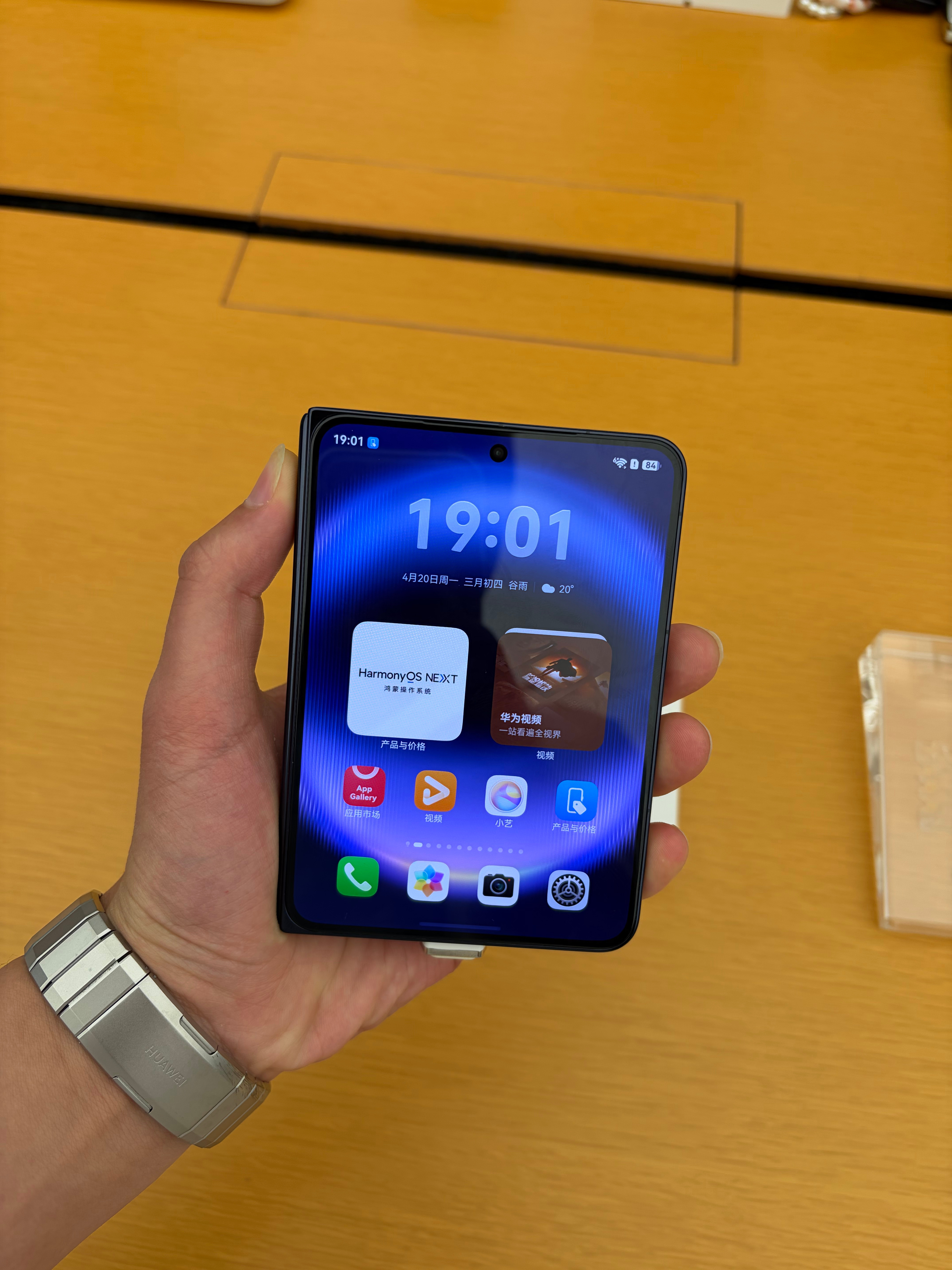 iPhoneUltra真机超前瞻有一说一，这和华为Pura X Max简直一模一