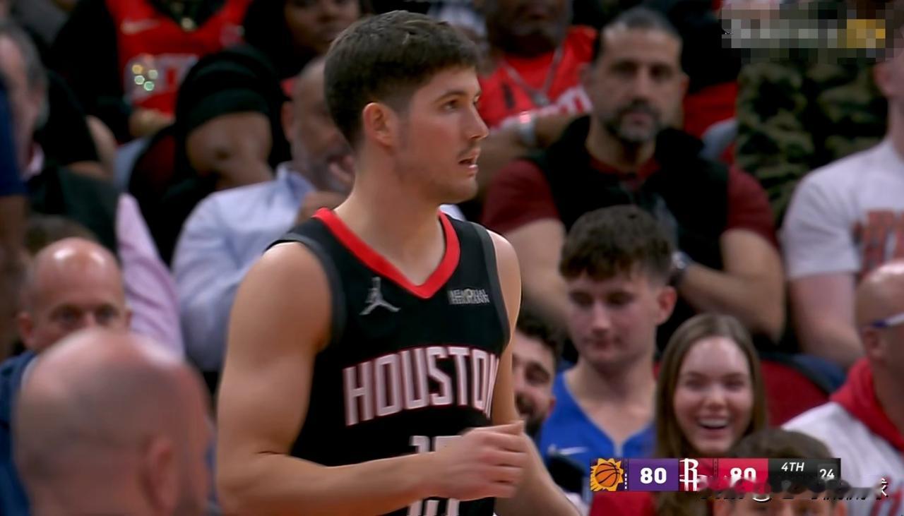 我必须要好好的夸夸火箭新星谢波德！在今天火箭主场以100:97险胜太阳的比赛中，