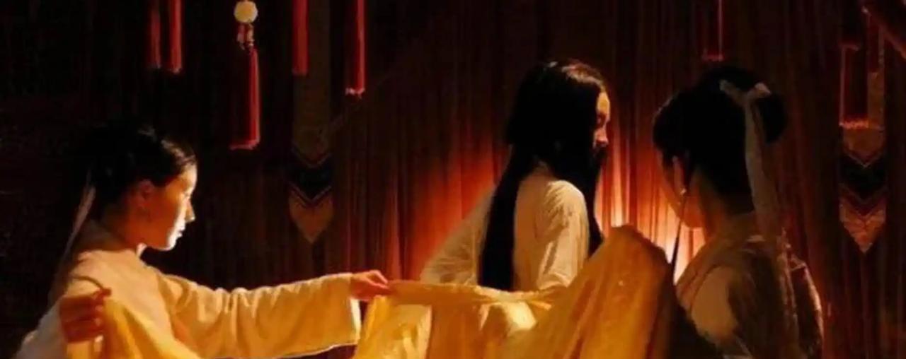 高氏这一生，只在皇帝翻与不翻的绿头牌之间，被轻轻写下，又轻轻抹去。
她为康熙生