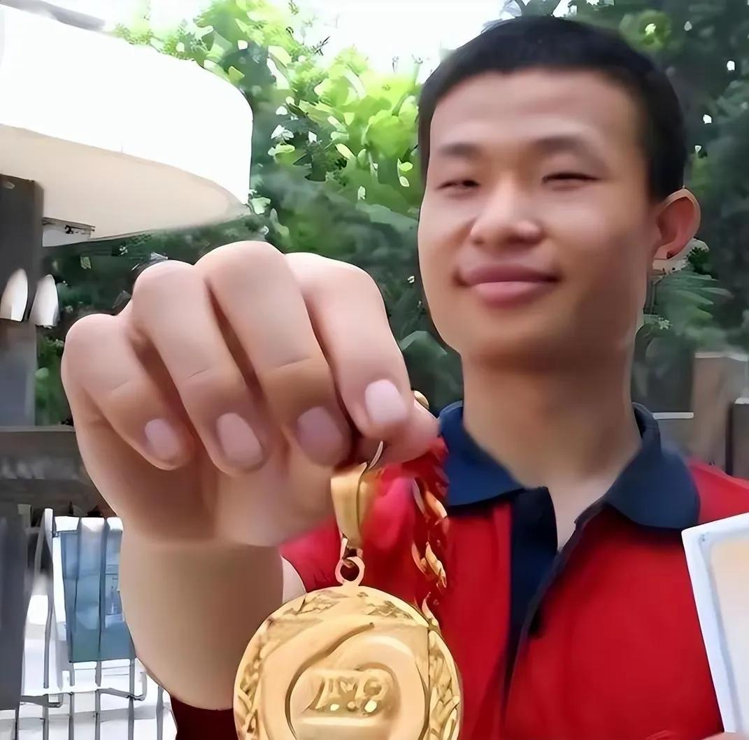 越是了解韦神，越是令人揪心

什么样的家庭能够培养出这样的人才？当然是双博士之家