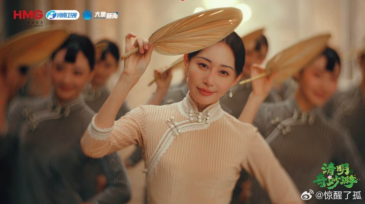 朱洁静舞蹈里的电影质感舞姿优雅又有张力，动作流畅如镜头流转，氛围感拉满，每一段舞