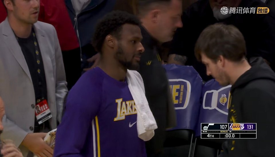 湖人常规赛结束了，53胜，希望季后赛有机会看到小里的身影，首先养好身体最重要。湖