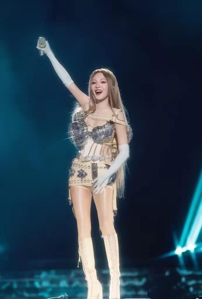 42岁的张韶涵真的太猛了，把长沙演唱会变成大型爽剧！抖音9秒视频播放超5000万