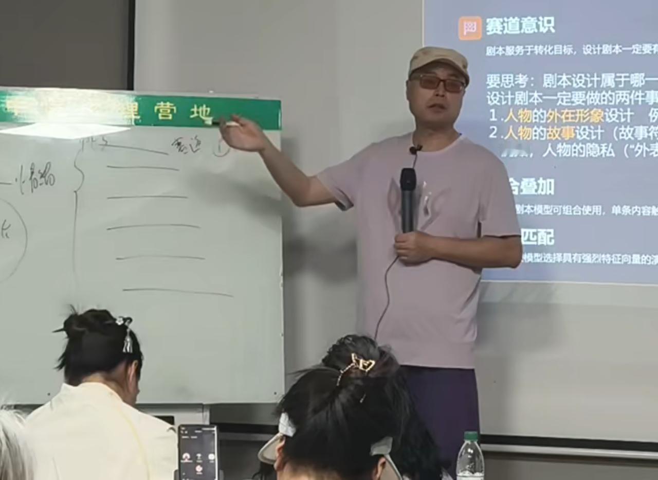 9月1日上午凉山营销心理学密训
1.算法覆盖的范围和路径
2.AI程序员数学方式