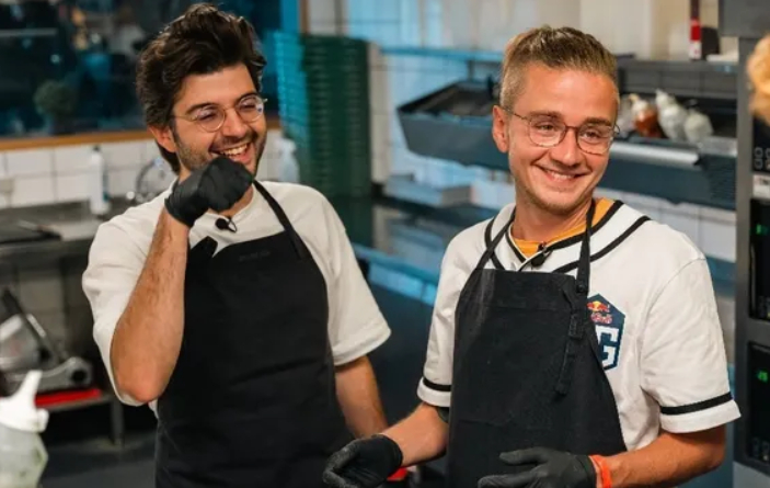 由OG老三雄Topson、Ceb和n0tail组成的娱乐队Monkey Busi