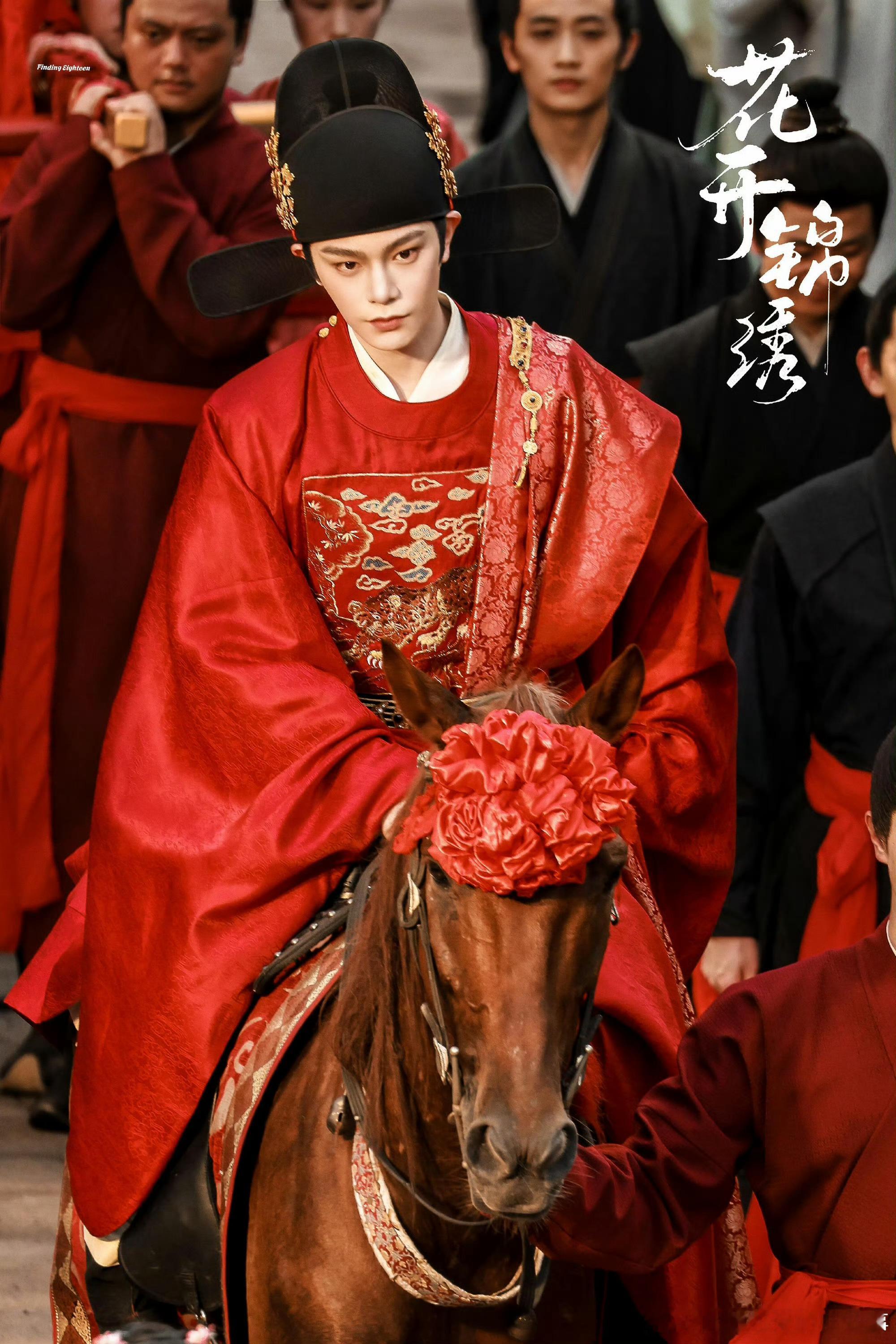 丁禹兮赵凌婚服造型谁被丁禹兮的赵凌婚服美晕了我不说！大红婚服造型气场全开，簪花加
