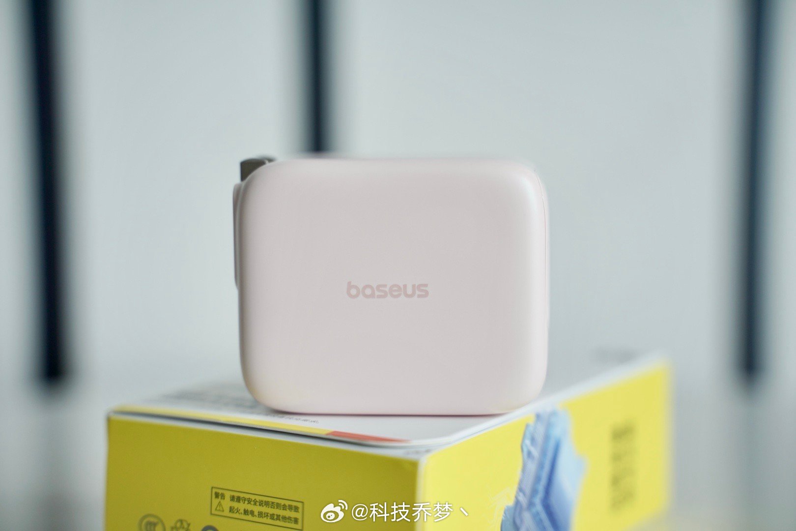 最近找到了一套堪称“超简化”出行充电套装——倍思灵动充，出门差旅只需要带一个充电