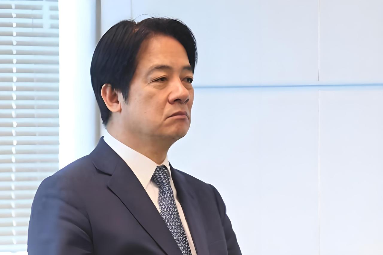 两岸中国人还在春节氛围中，赖清德又来添堵了，他在大年初六这一天声称两岸的目标是“