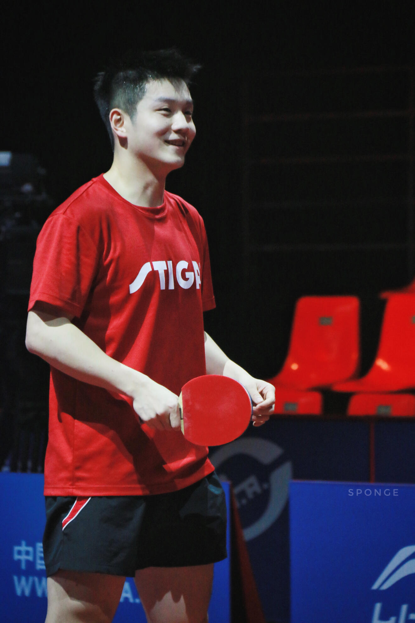 buff叠满的stiga红衣少年，看不腻的红东。 