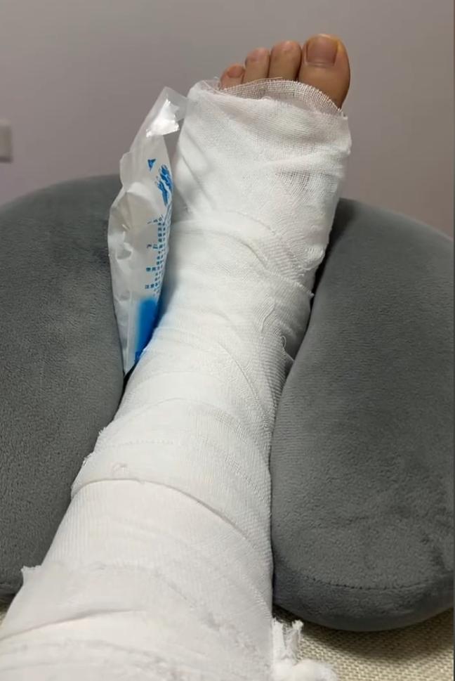 73岁摔伤怕添麻烦瞒着儿子，邻居的一句话点醒了我：硬撑不是体面，开口才是真的！