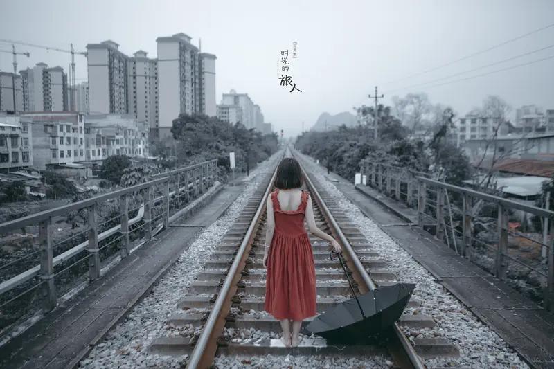 花开花谢也靠温，
真情友谊靠缘分，
一身一世天注定，
人生回忆是真情。
岁月流转