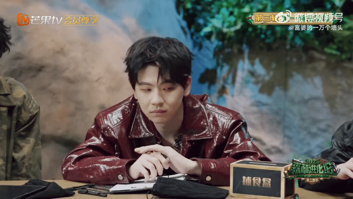 李晋晔脸上写了强颜欢笑四个字森林进化论2025 李晋晔可惜了！淘汰时还保持风度强