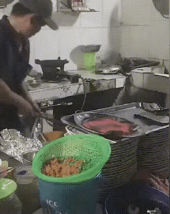 厨师:“煮熟的鸭子会飞”大家都知道，今天换一道其它会飞的菜[灵光一闪]