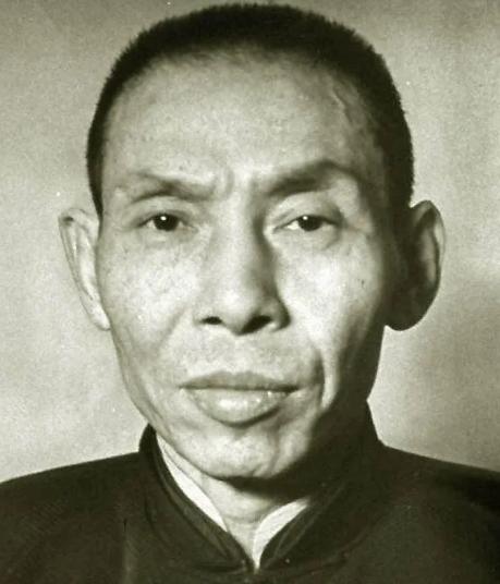 大律师秦联奎去杜月笙开的赌场玩，一把输了4000块大洋，兜里没现钱，只好开了张支