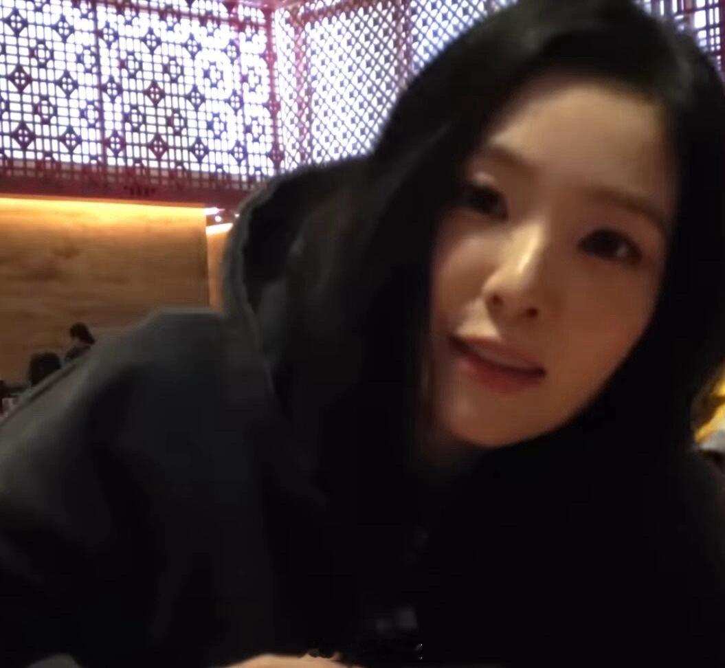 Irene[超话]  【自截头像】此女的颜值已超为天人 ​​​