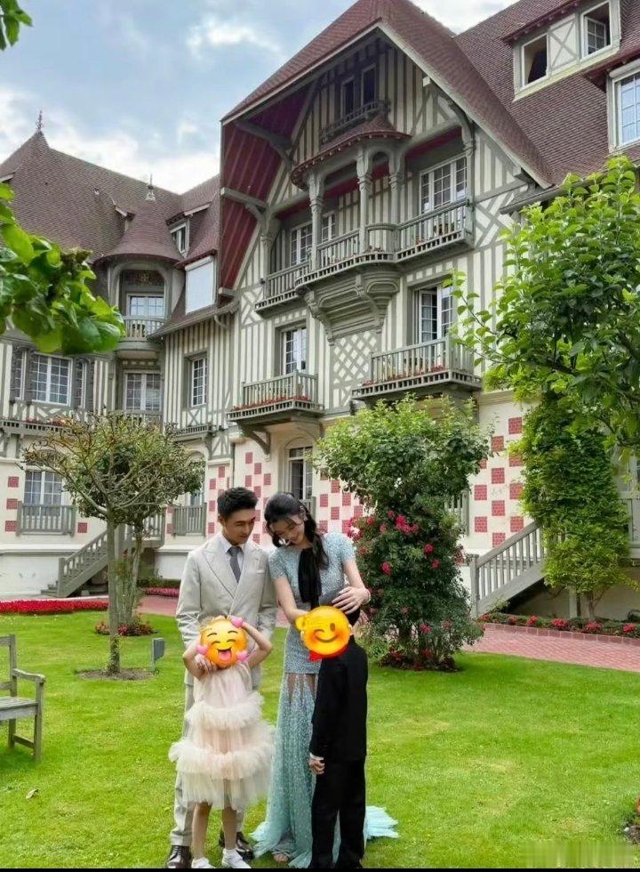 何猷君奚梦瑶儿女都这么大了选6.1办婚礼让儿女当花童，何猷君这波操作太会了！表面