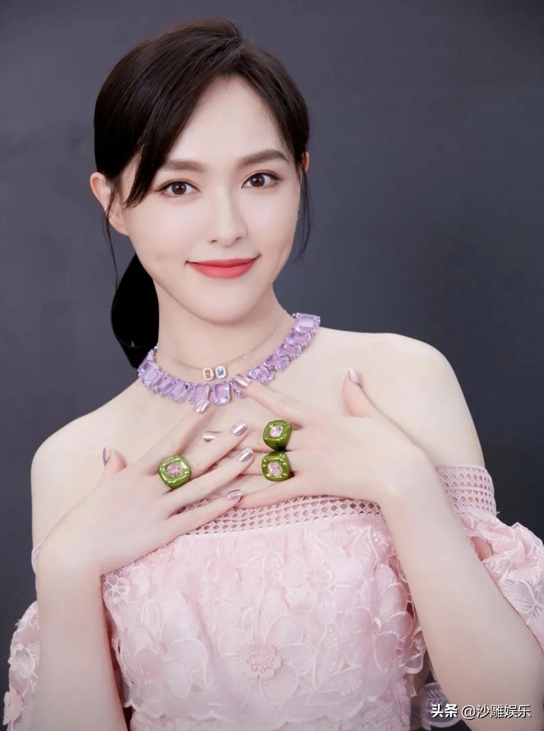 43岁唐嫣，是个好妈妈！
 
5月29日，许久未公开露面的唐嫣突然空降热搜第一，
