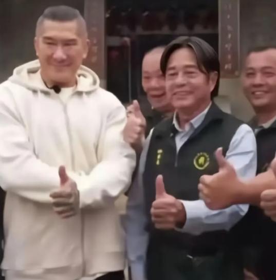 赖清德最近有点烦。
他再不认祖宗。
就要单开族谱了！


福建平有个翻版
跟他长