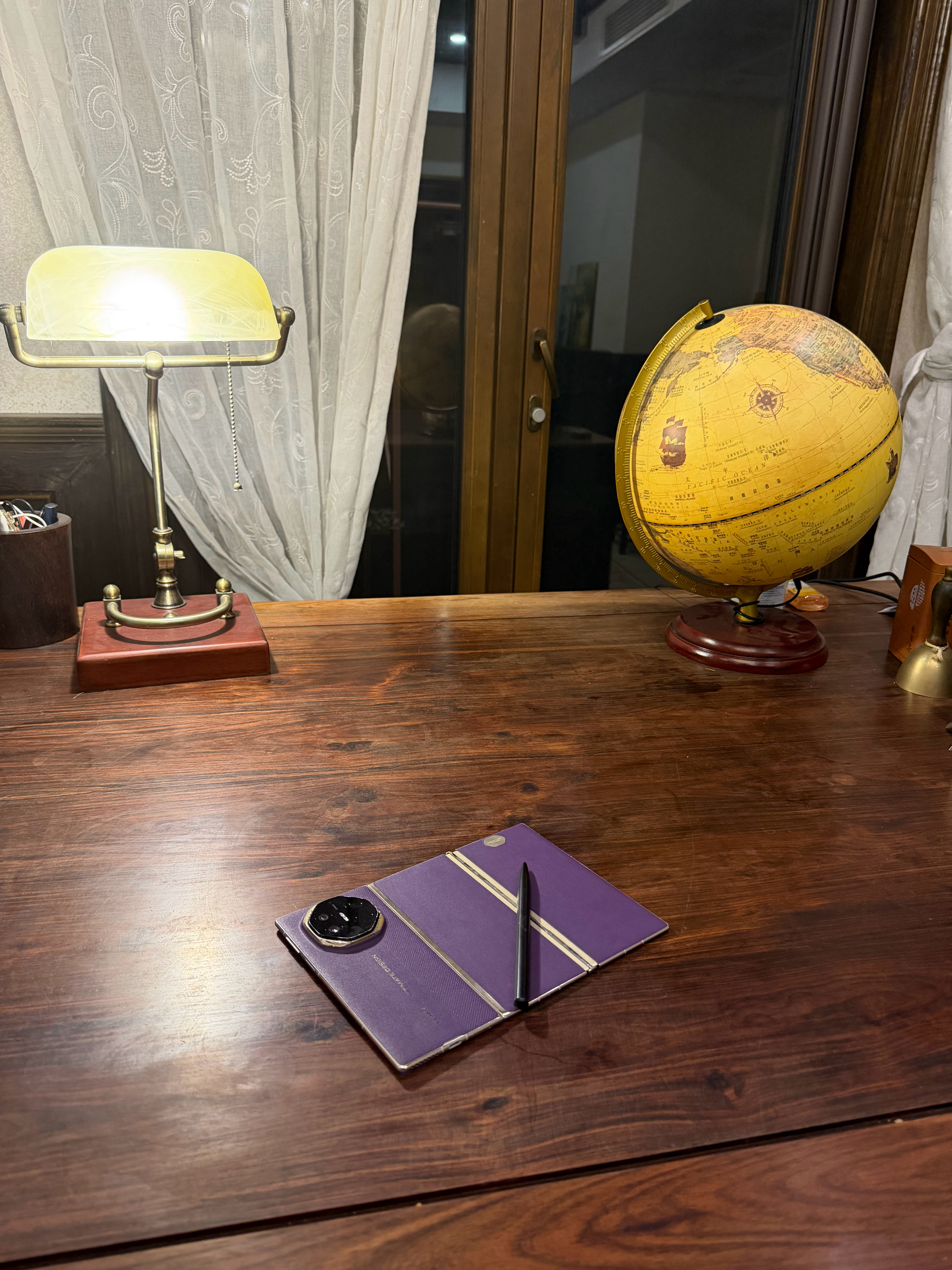 今天用三折叠签鸿蒙智行的保密协议hh。挺酷的 