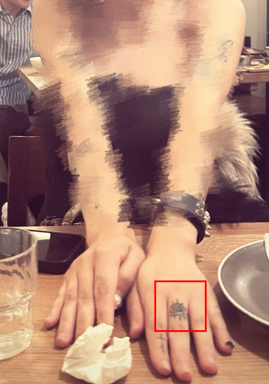 同款纹身，他的在指甲上 她的在手指上。苏新皓 宝贝天使安琪