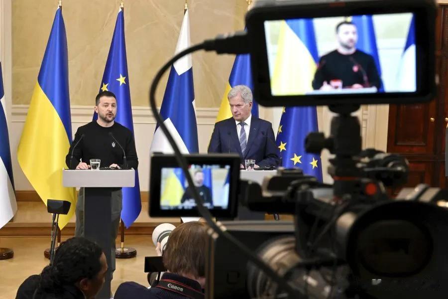 乌克兰总统Volodymyr Zelensky在芬兰，他将在那里与芬兰总统Sau