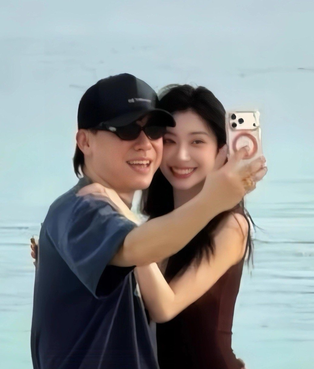 哎哟喂，这一对还挺不错的，郎才女貌，很般配啊。易梦玲的身材真好呀，脸也很漫画，爱