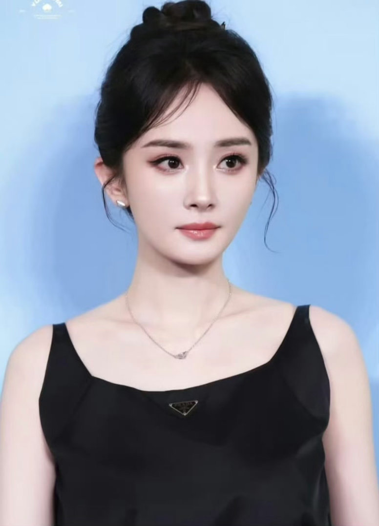 杨幂生图的状态随时在线 杨幂保持如此美貌的秘诀究竟是什么！生图状态好到爆炸，就算